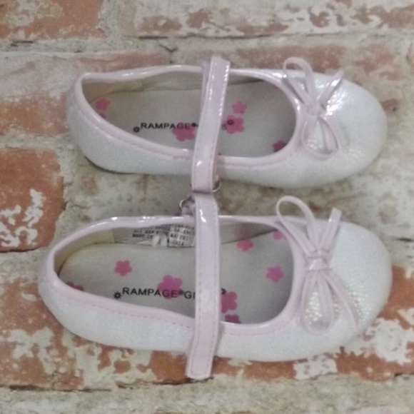 Rampage Girls Cream and pink shoe - Picture 2 of 2